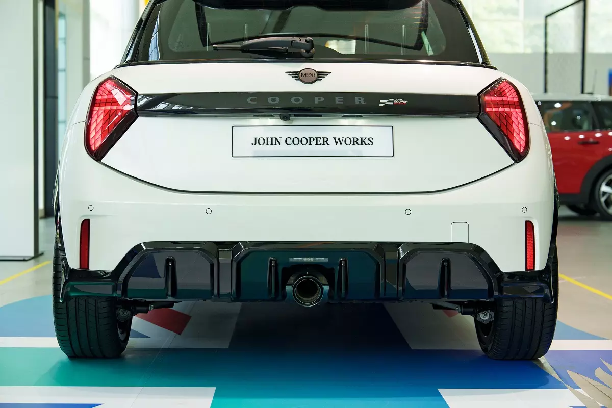 Đuôi xe MINI John Cooper Works 3-Cửa Đuôi xe MINI John Cooper Works 3-Cửa.
