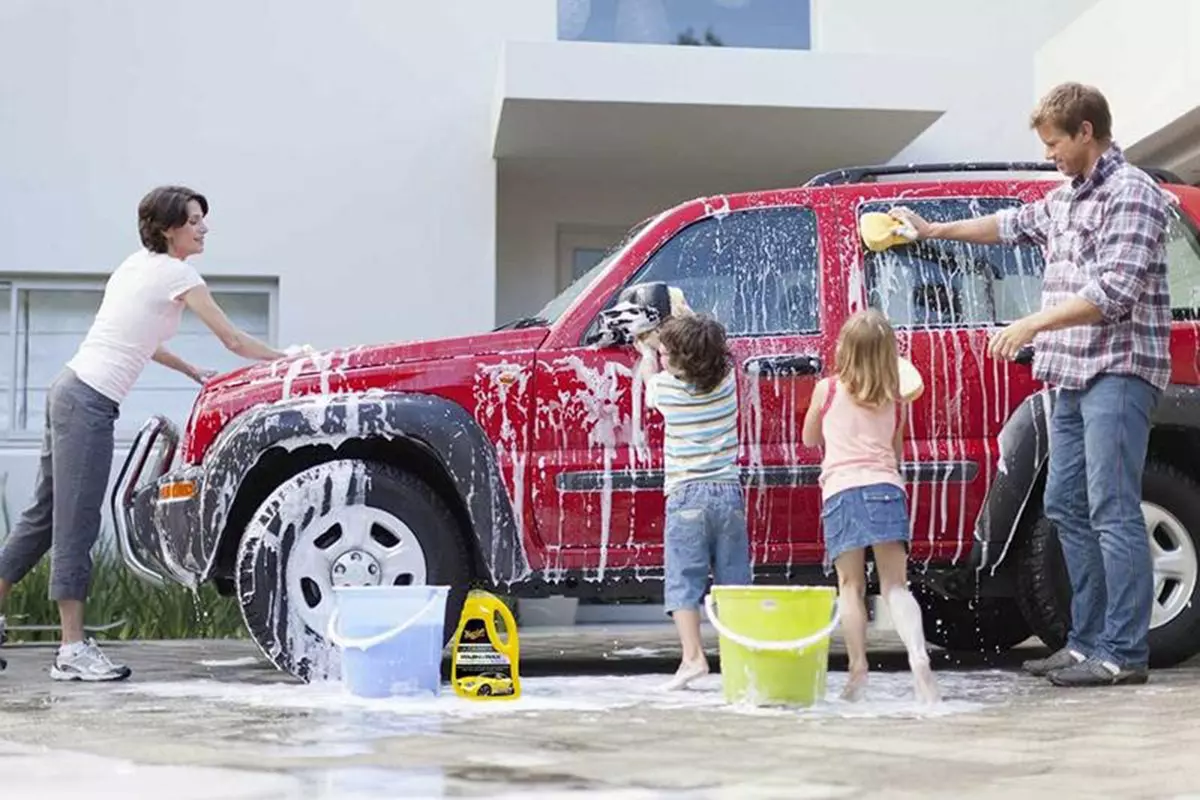 Một tuần rửa xe bao nhiêu là đủ? Những lưu ý không thể bỏ qua khi tự rửa ô tô tại nhà 1