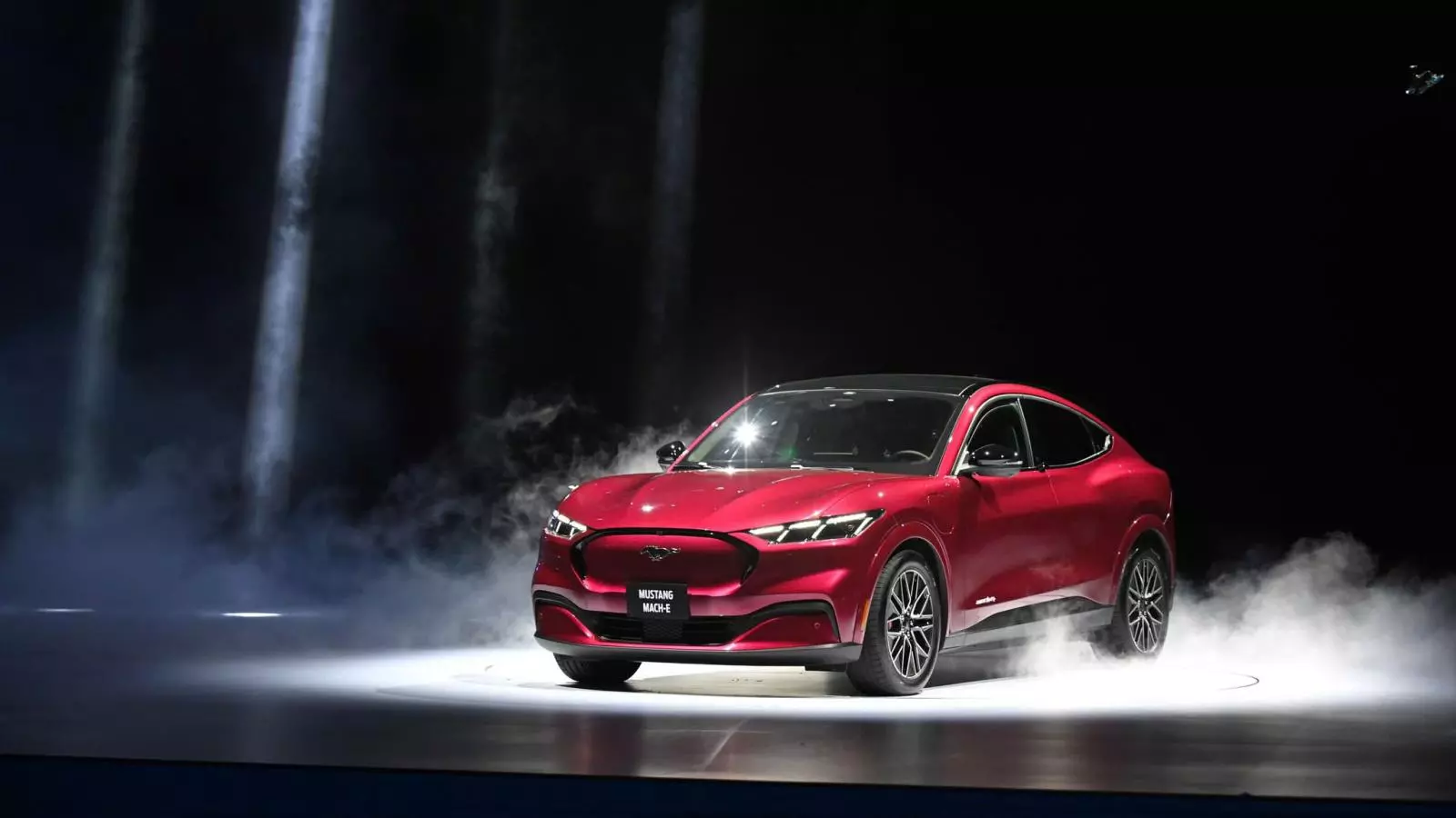 Trang bị an toàn nổi bật trên Ford Mustang Mach-E 2025 là gói ADAS kèm các tính năng hiện đại. 1