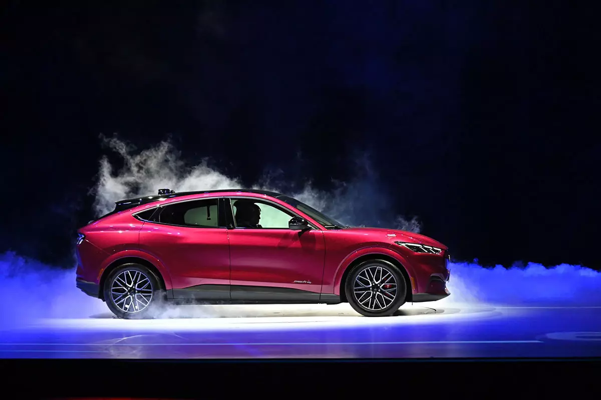 Mẫu xe điện hiệu suất cao của Ford có thể di chuyển tối đa 550 km/lần sạc. 1