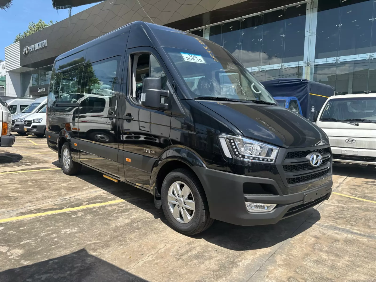 Hyundai Solati: Động cơ, vận hành Hyundai Solati: Động cơ, vận hành.