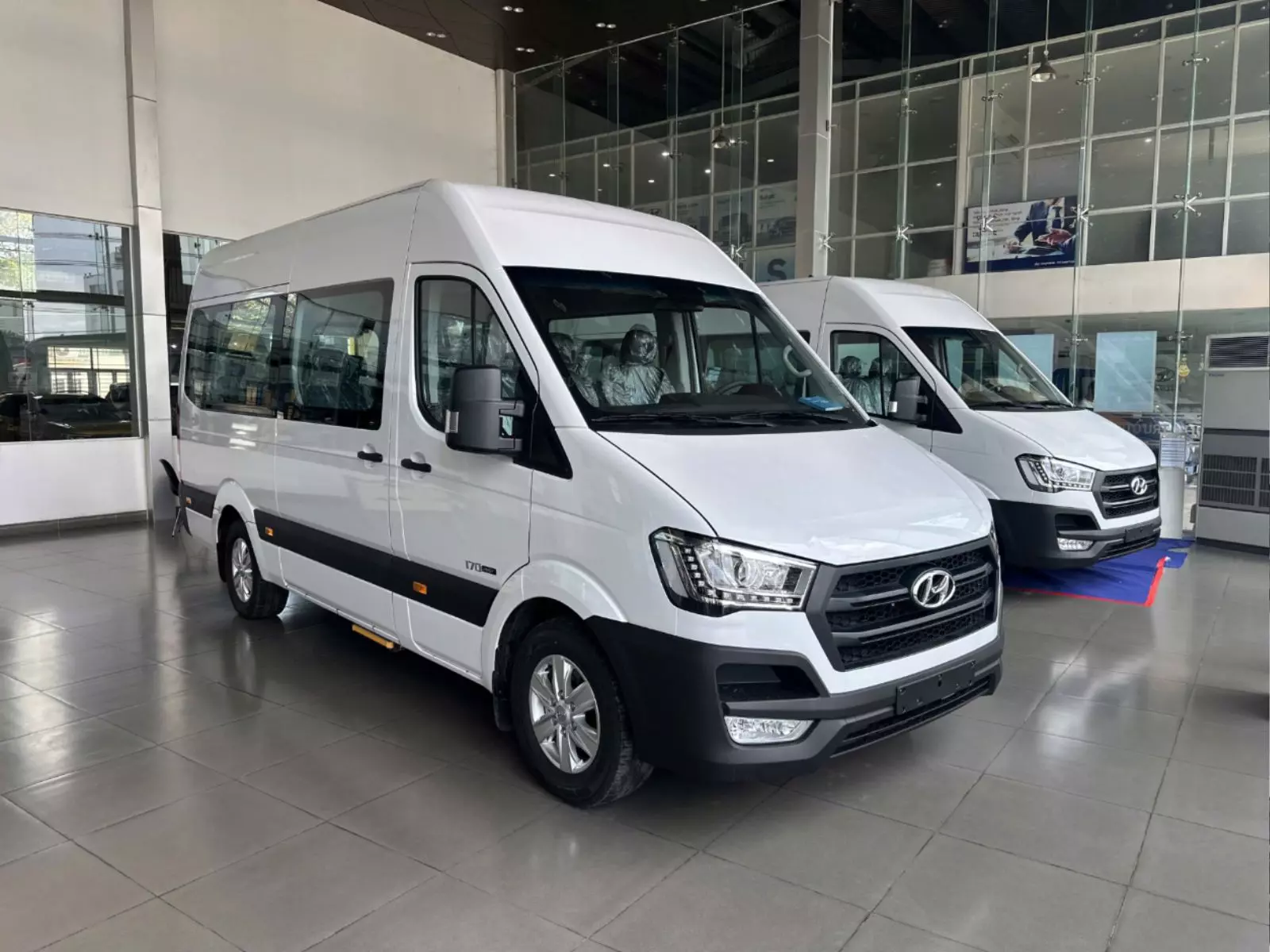 Hyundai Solati: Ngoại thất Hyundai Solati: Ngoại thất.