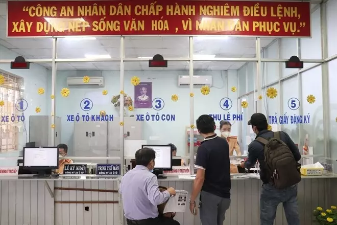 Giảm thời gian cấp bằng lái xe và phí đăng ký ô tô trong năm 2025.