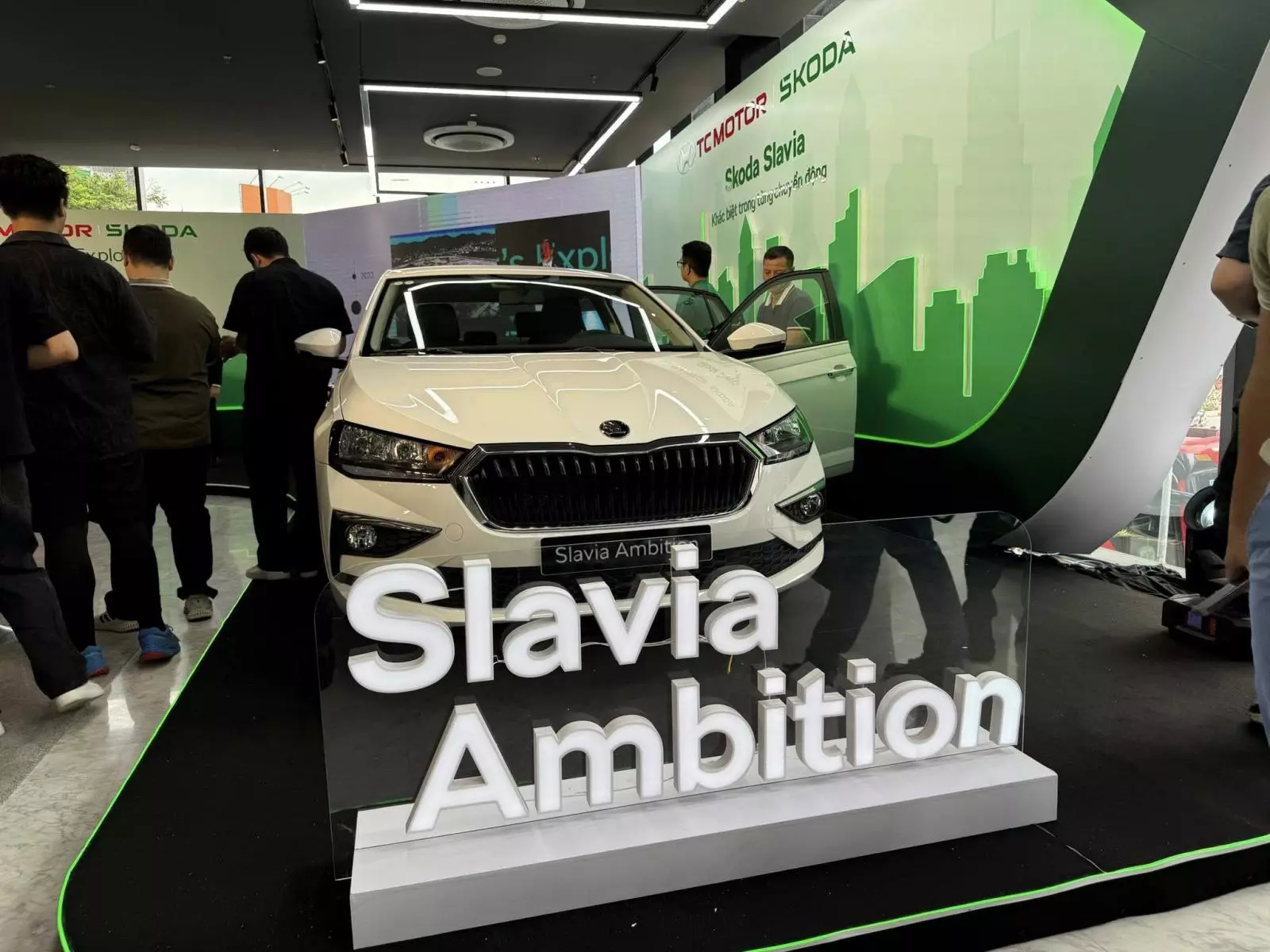 Động cơ xăng TSI tăng áp 1.0L trên Skoda Slavia cho công suất 115 mã lực.