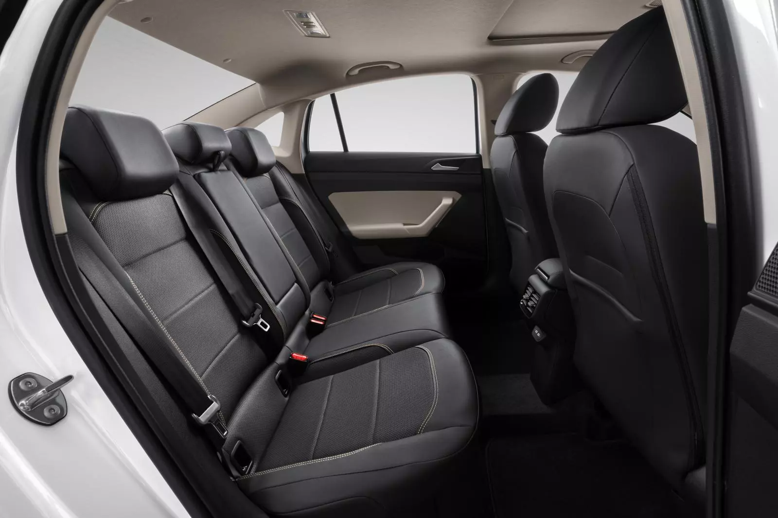 Không gian hàng ghế thứ 2 trên xe Skoda Slavia Không gian hàng ghế thứ 2 trên xe Skoda Slavia .