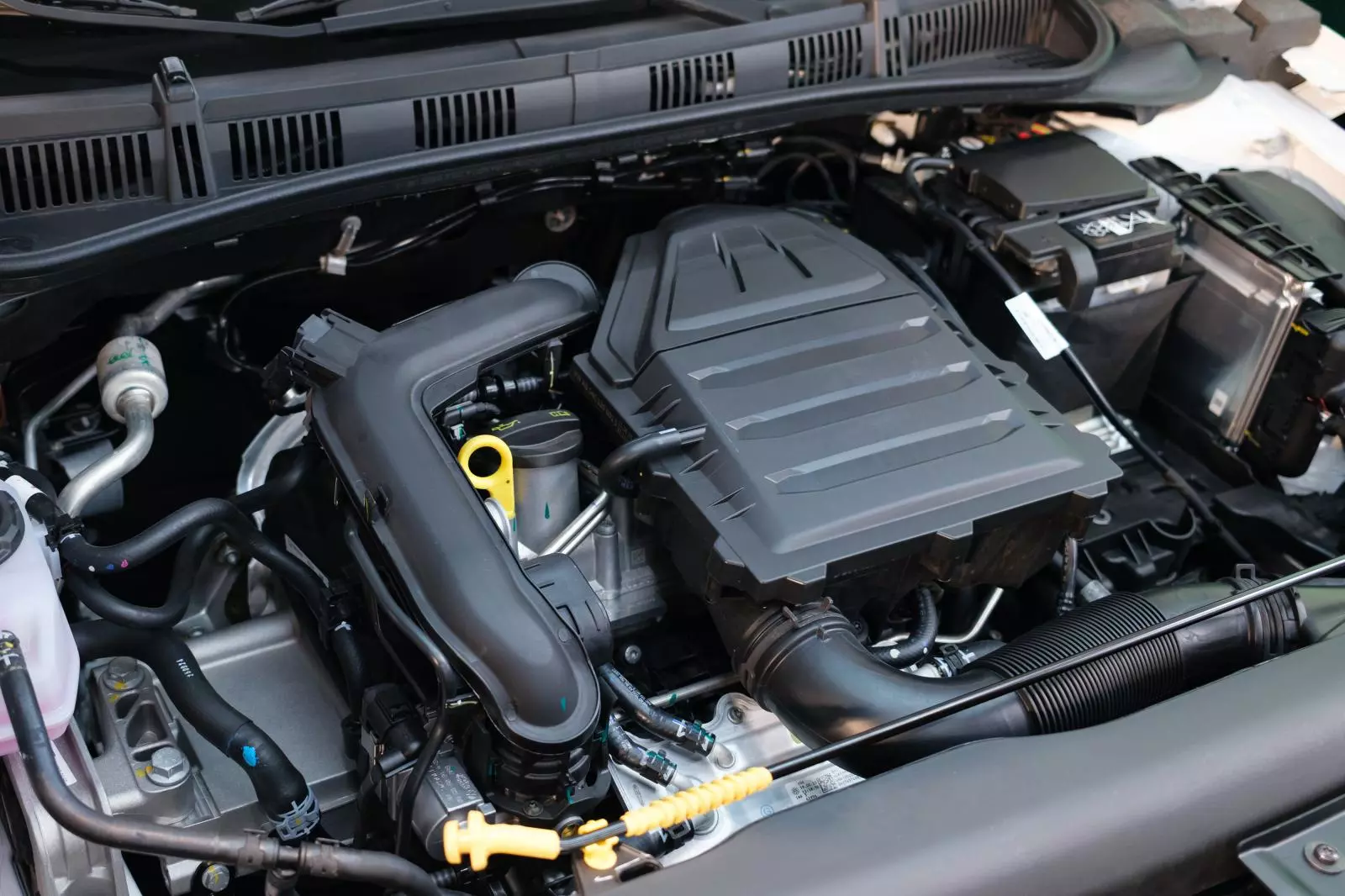 Động cơ trên Slavia Động cơ trên Slavia.