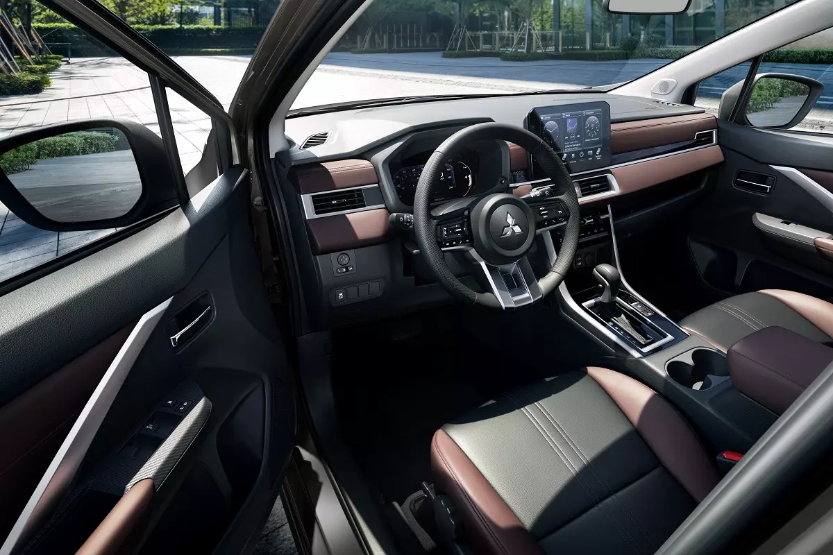 vô lăng 3 chấu mới được bổ sung cao su giảm chấn, giúp giảm rung lắc.