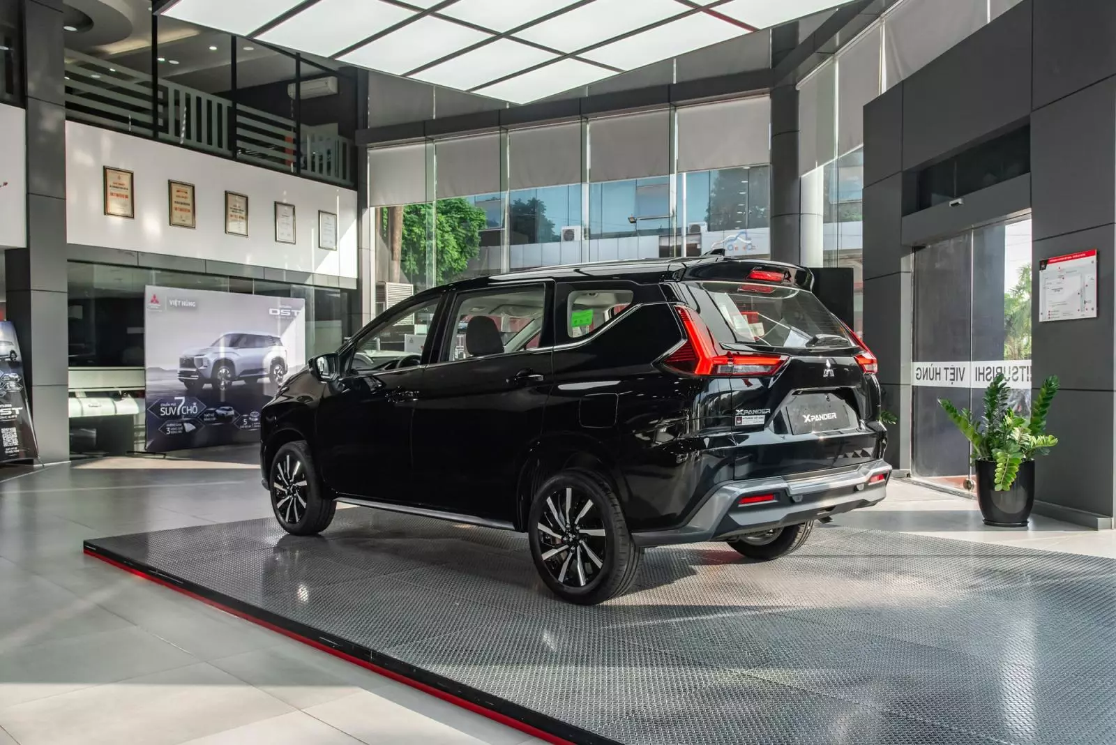 Vẻ đẹp MPV lai SUV của Mitsubishi Xpander .