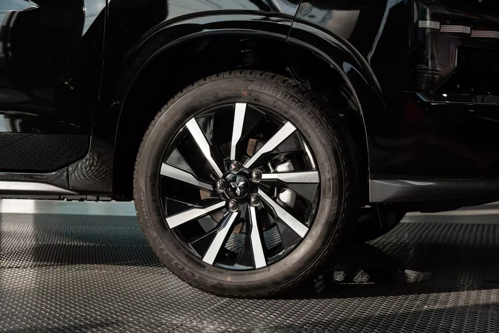 Bộ la zăng 17 inch phối 2 tông màu.