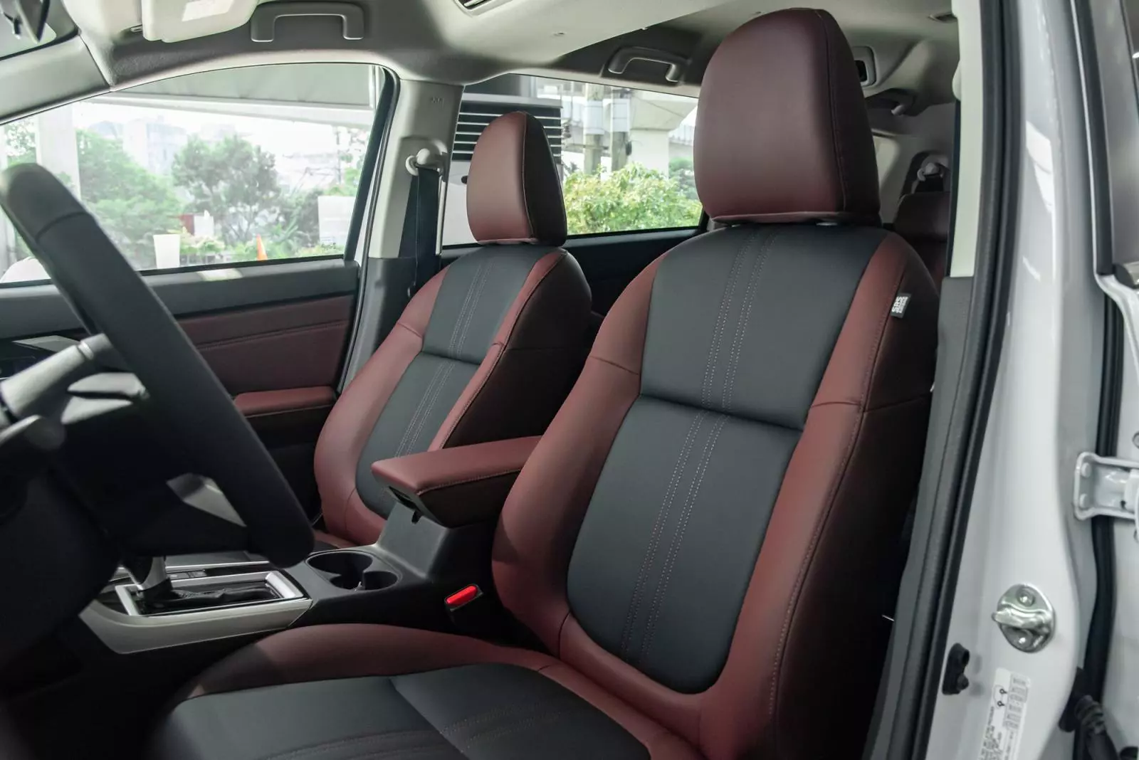 Ghế xe Mitsubishi Xpander Cross .