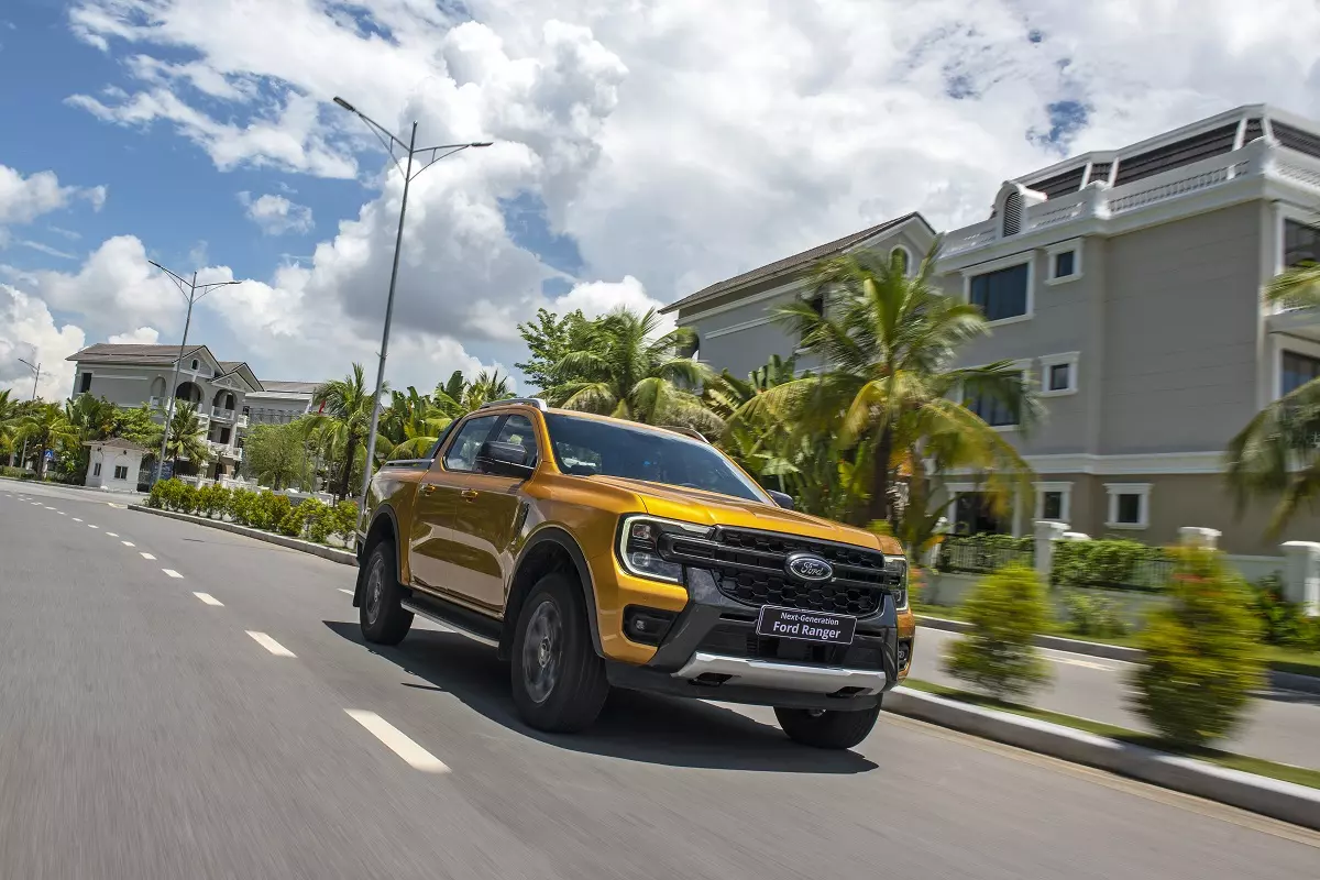 Ford Ranger lại gây khó cho đối thủ với ưu đãi 100% lệ phí trước bạ.