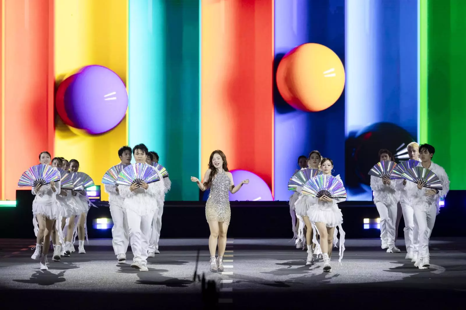 những bản nhạc, âm thanh, ánh sáng mãn nhãn tại CCA 2025. Ảnh3.