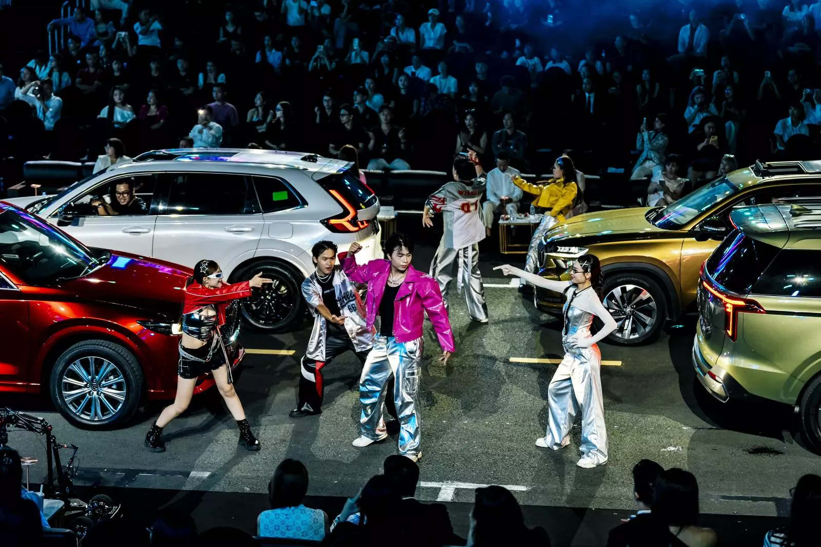 Màn carwalk ấn tượng2.