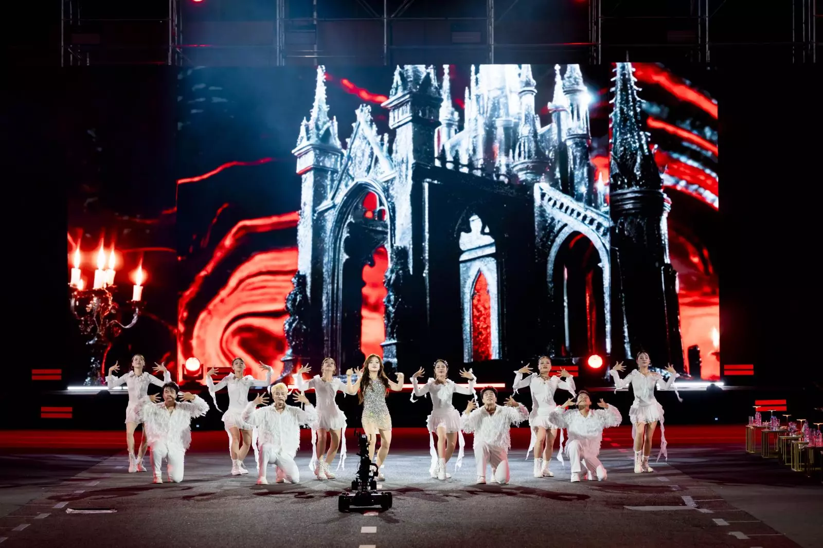 những bản nhạc, âm thanh, ánh sáng mãn nhãn tại CCA 2025. Ảnh1.