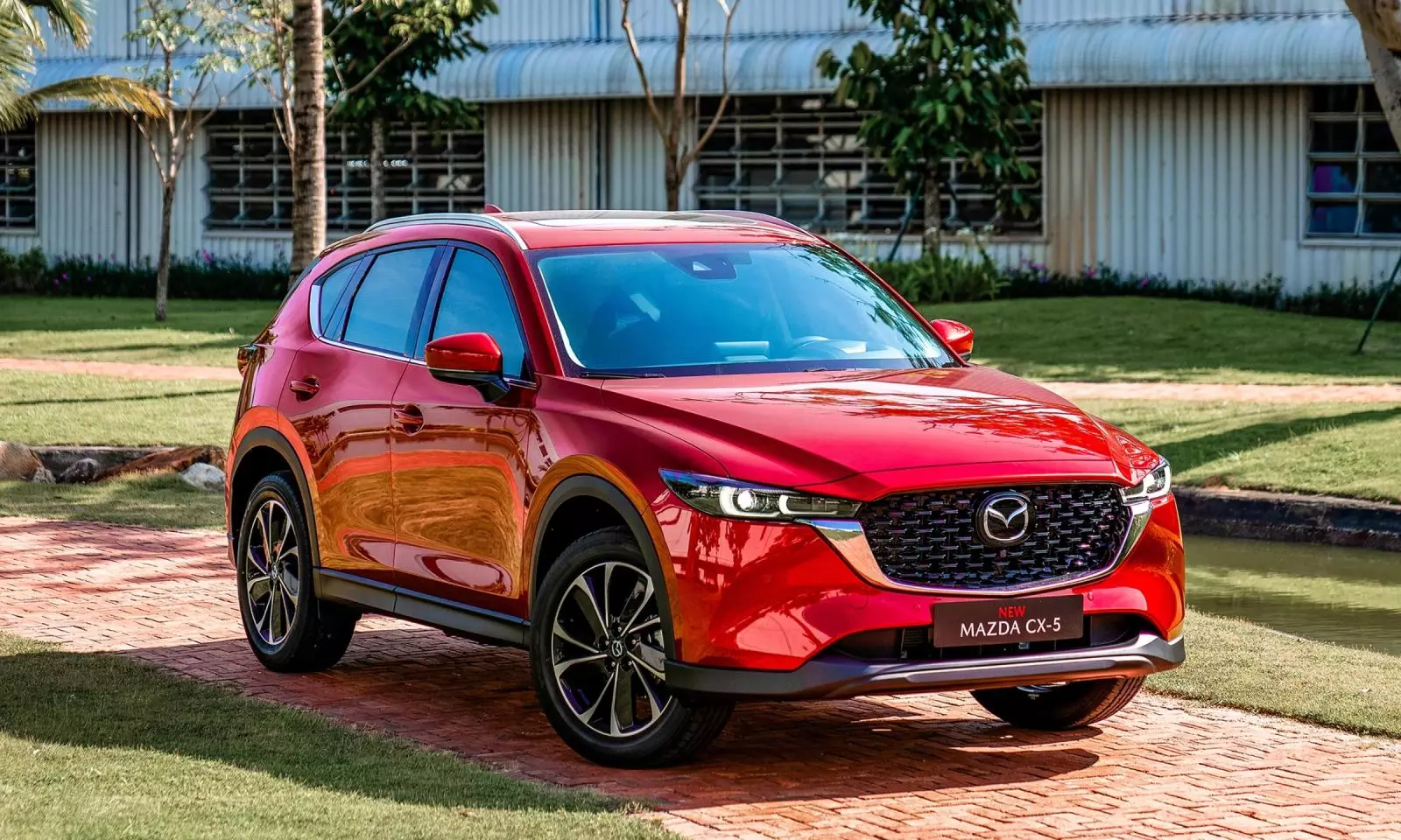 Mazda CX-5 tại Việt Nam tăng trang bị, giảm giá bán.