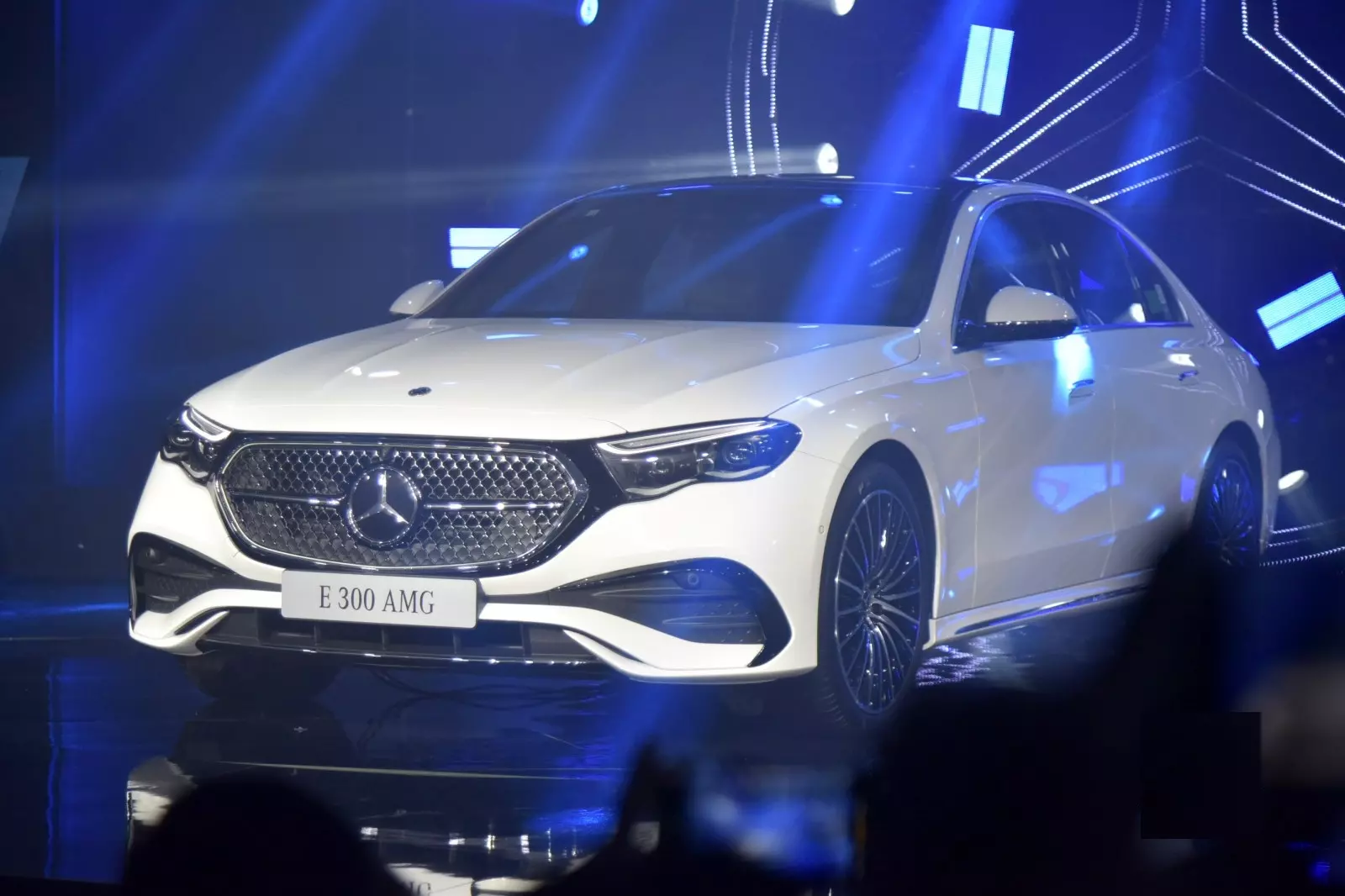 Giá xe Mercedes E-Class .