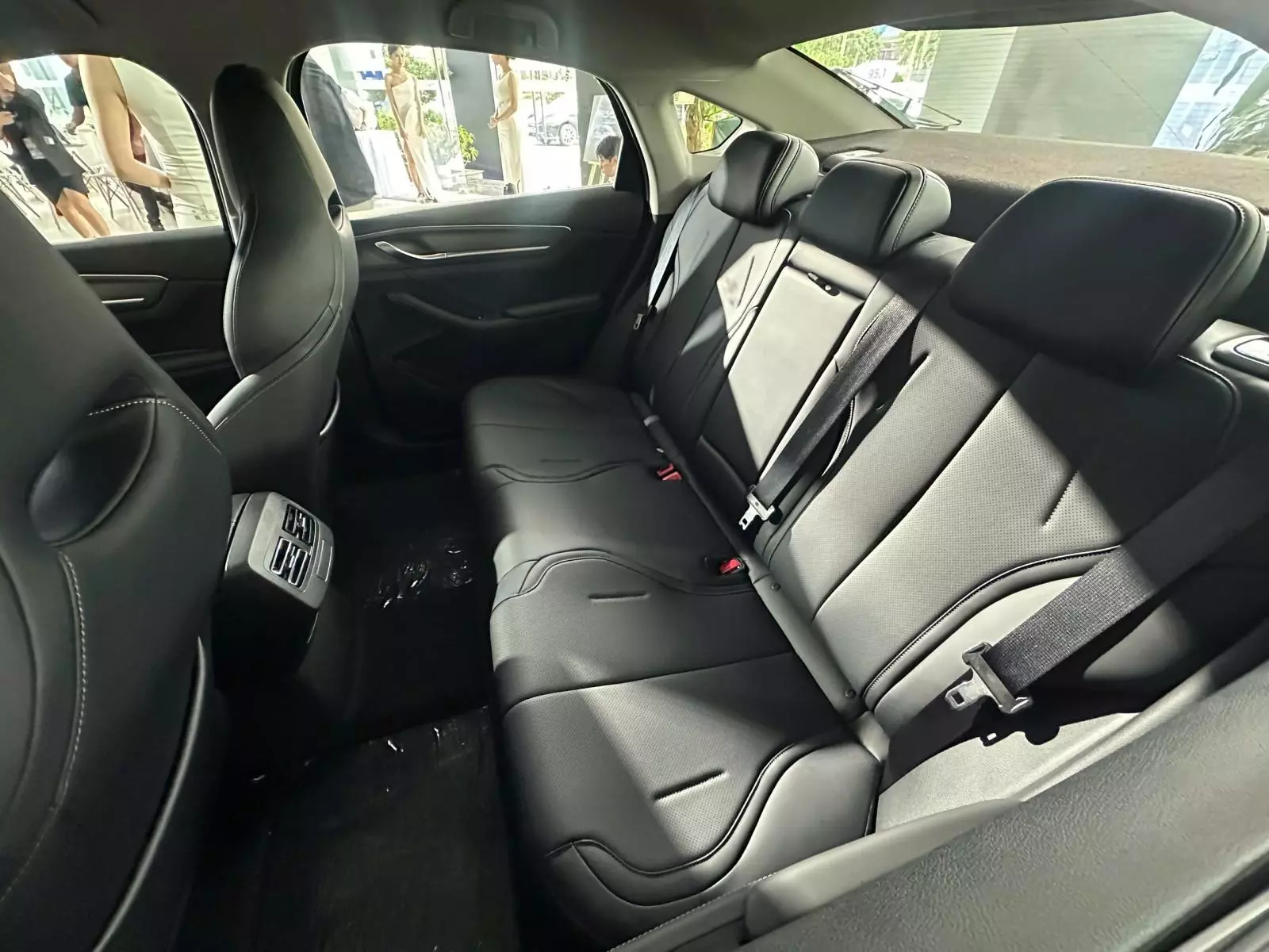 hàng ghế sau hàng ghế sau.