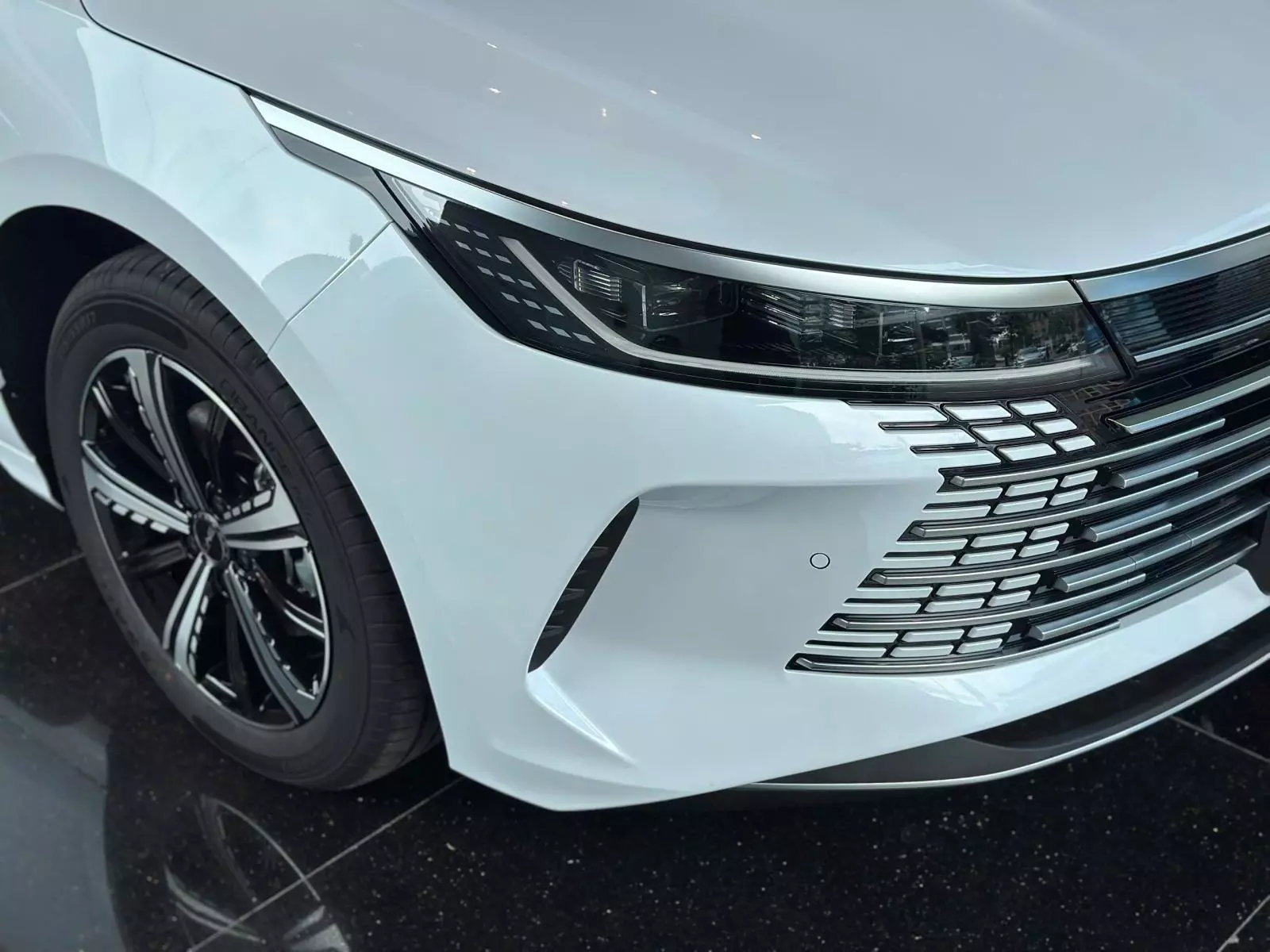 đèn pha LED thanh mảnh đèn pha LED thanh mảnh.