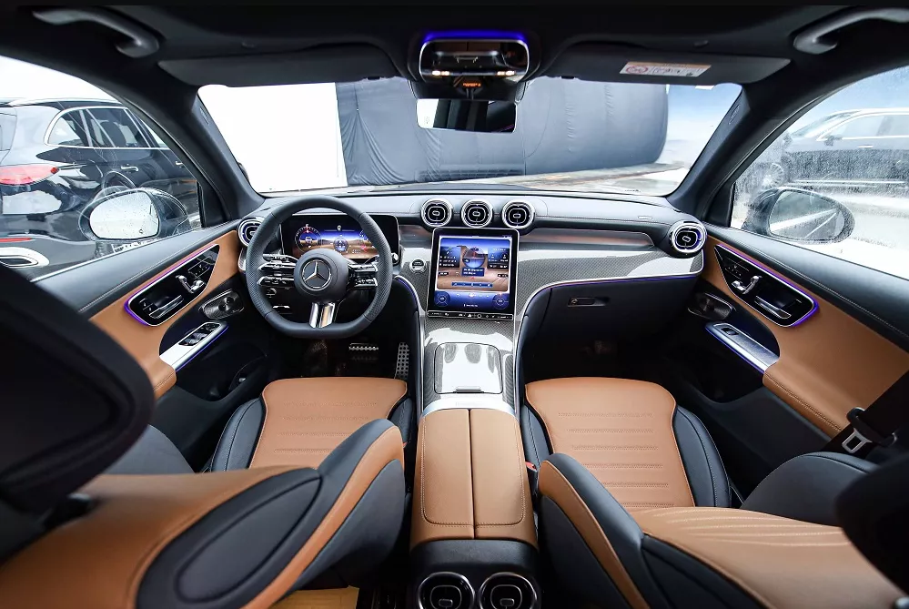 Thông số trang bị nội thất xe Mercedes-Benz GLC 300 4MATIC.