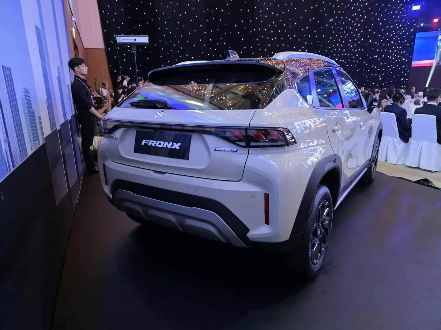 Suzuki Fronx hướng đến nhóm khách hàng tìm kiếm một mẫu SUV đô thị nhỏ gọn nhưng đầy đủ tiện nghi Suzuki Fronx hướng đến nhóm khách hàng tìm kiếm một mẫu SUV đô thị nhỏ gọn nhưng đầy đủ tiện nghi.