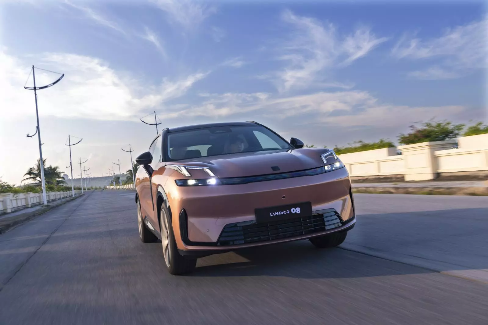 Công nghệ hybrid cắm sạc trên Lynk & Co 08 Công nghệ hybrid cắm sạc trên Lynk & Co 08 .