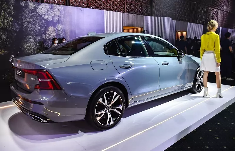 an toàn xe Volvo S60 .