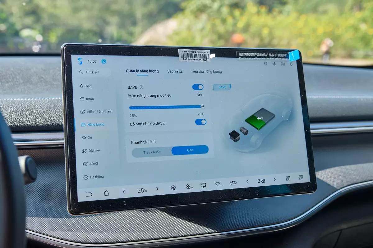 Tính năng SOC và điều chỉnh mức độ phanh tái sinh có thể được điều chỉnh thủ công qua màn hình trung tâm