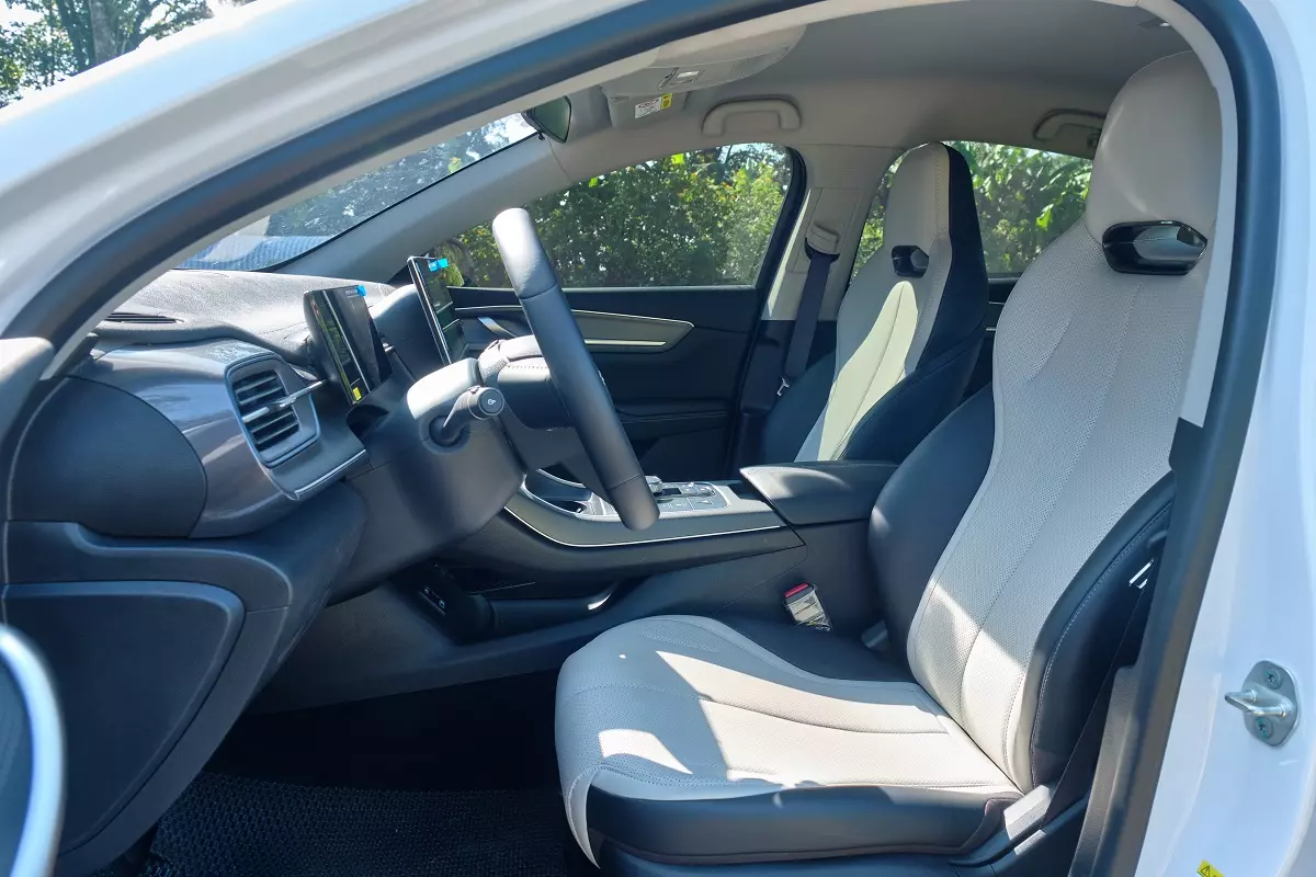 Hàng ghế đầu của BYD Seal 5.
