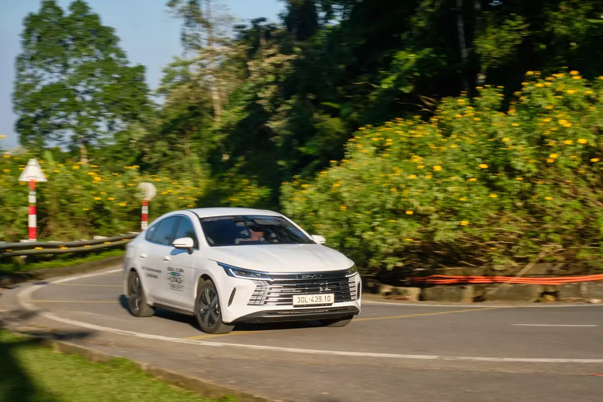 Trong trải nghiệm thực tế, BYD Seal 5 khi đổ đèo 7 km với độ dốc liên tục có thể sạc ngược lại khoảng 17% pin..