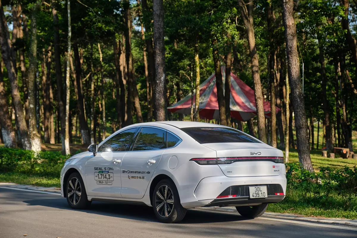 BYD Seal 5 sở hữu chiều dài 4.780 mm, chiều rộng 1.837 mm và chiều cao 1.495 mm..
