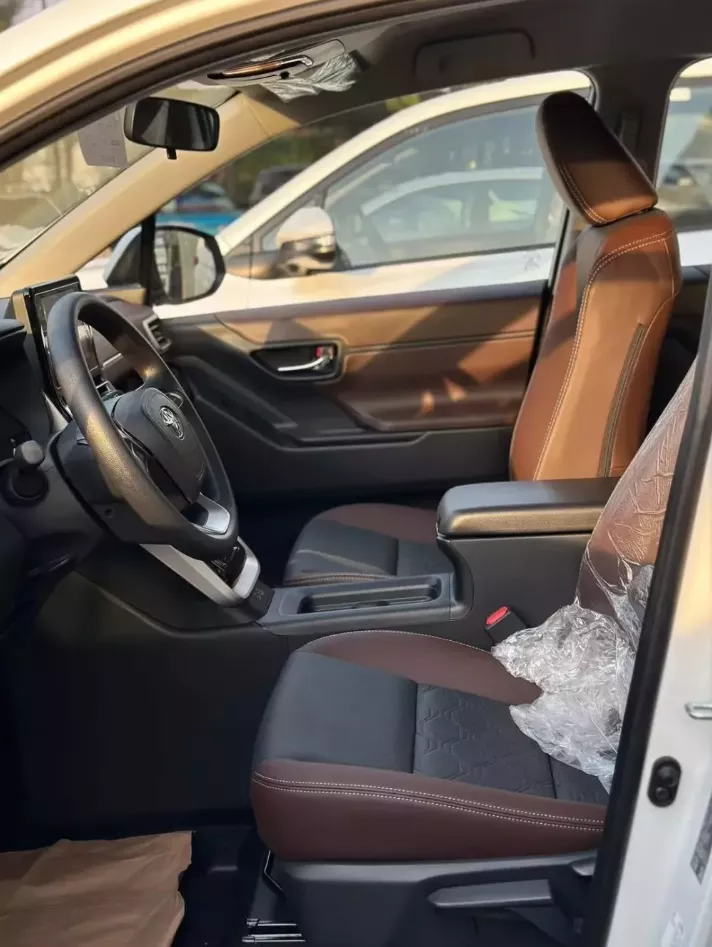 Trang bị của Toyota Innova Cross 2.0G.