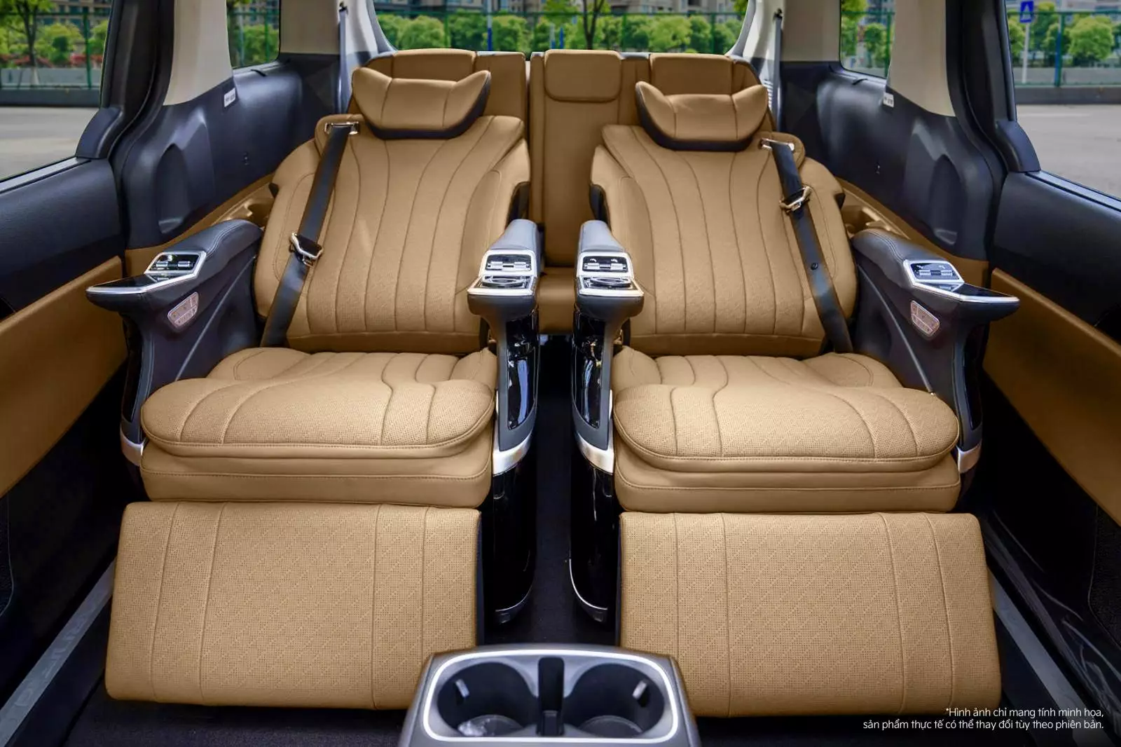 Hàng ghế VIP trên KIA Carnival Hybrid Premium.