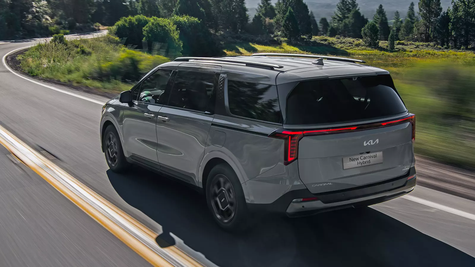 Động cơ lai trên Carnival Hybrid Premium .