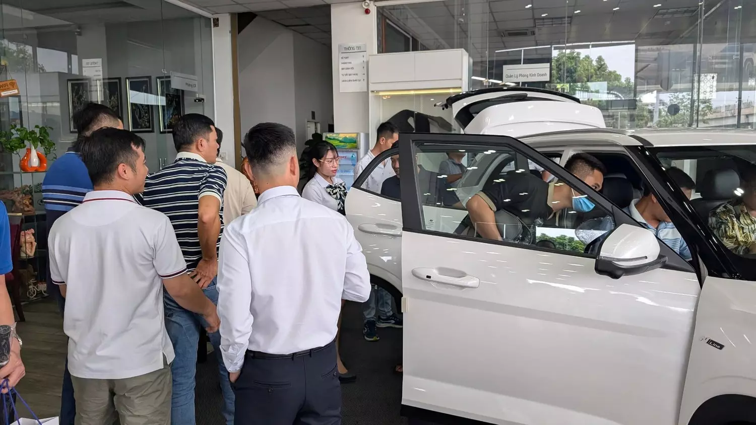 Doanh số ô tô Việt Nam tăng trưởng dương tháng thứ 3 liên tiếp.