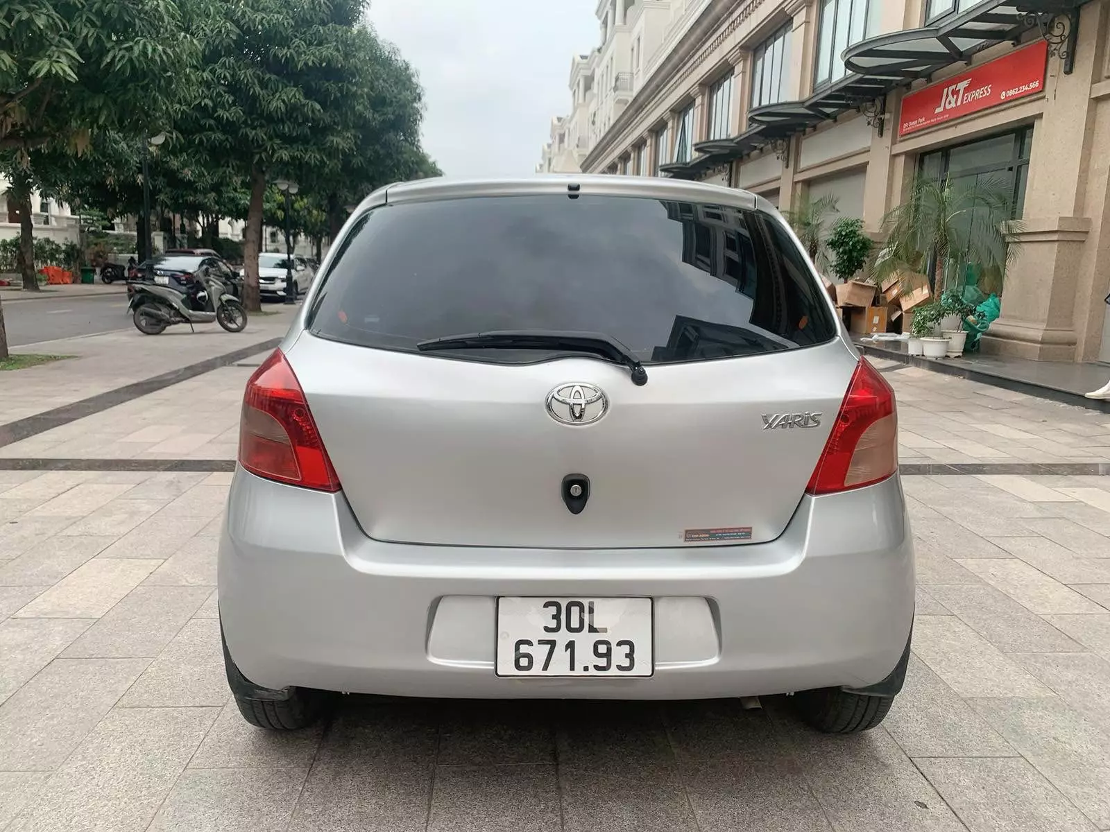 Nếu chỉ cần một phương tiện che mưa che nắng bền bỉ trong tầm giá 200 triệu, Yaris 2008 có thể là lựa chọn đáng cân nhắc Nếu chỉ cần một phương tiện che mưa che nắng bền bỉ trong tầm giá 200 triệu, Yaris 2008 có thể là lựa chọn đáng cân nhắc.