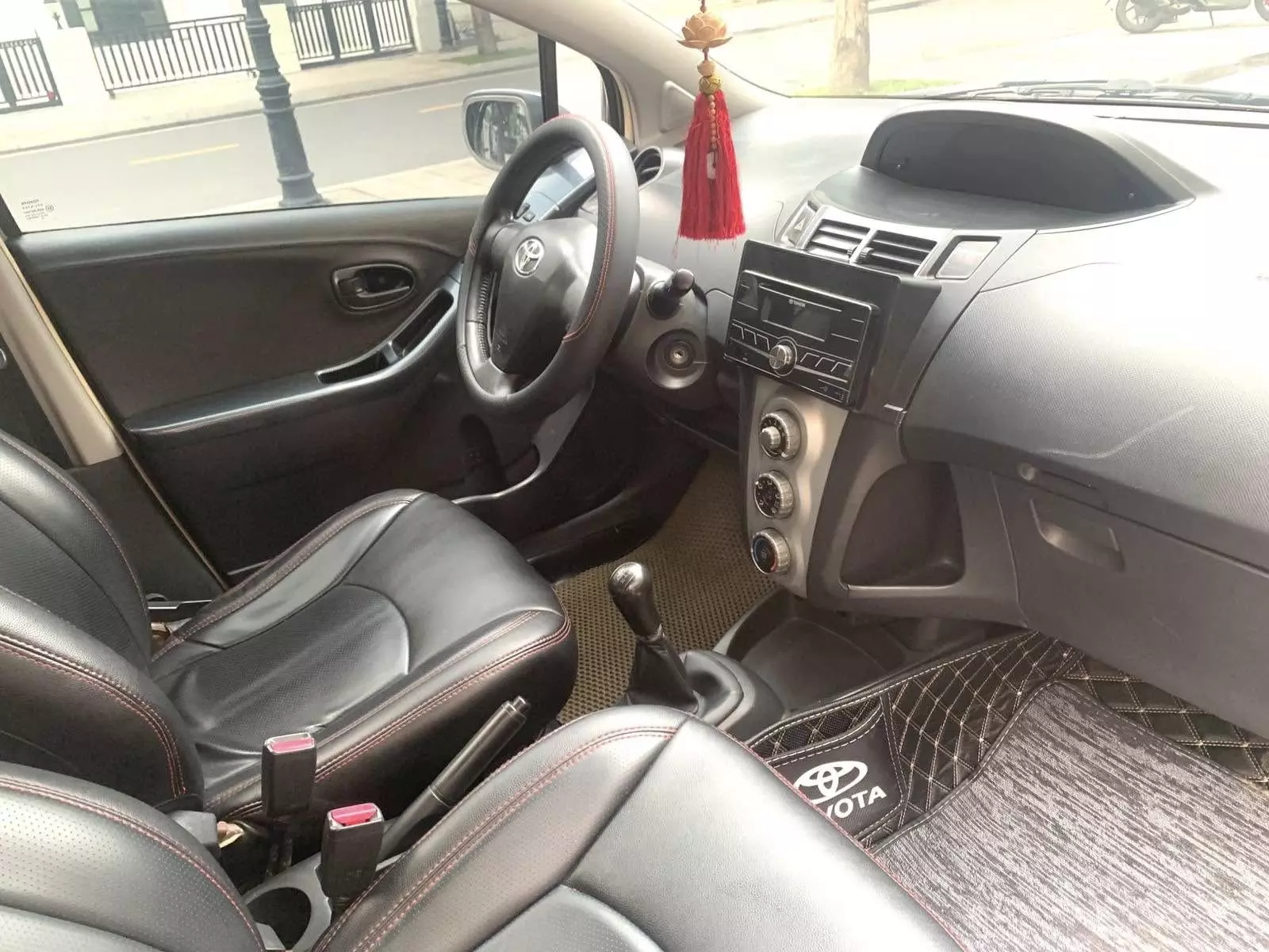 nhưng trang bị nghèo nàn.