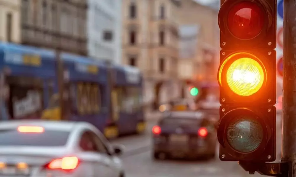 Ô tô vượt đèn vàng có thể bị phạt hàng chục triệu đồng.