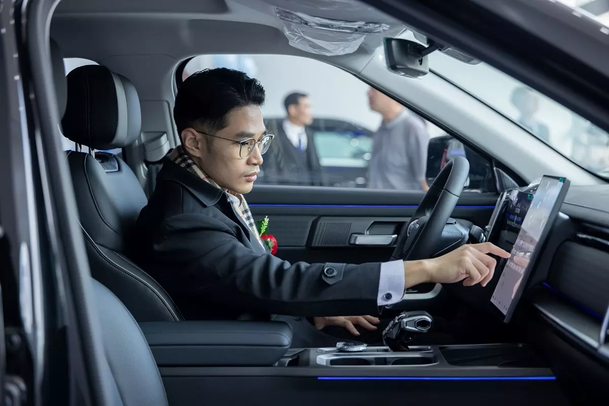 Khách hàng trải nghiệm thực tế các dòng xe Omoda & Jaecoo2.