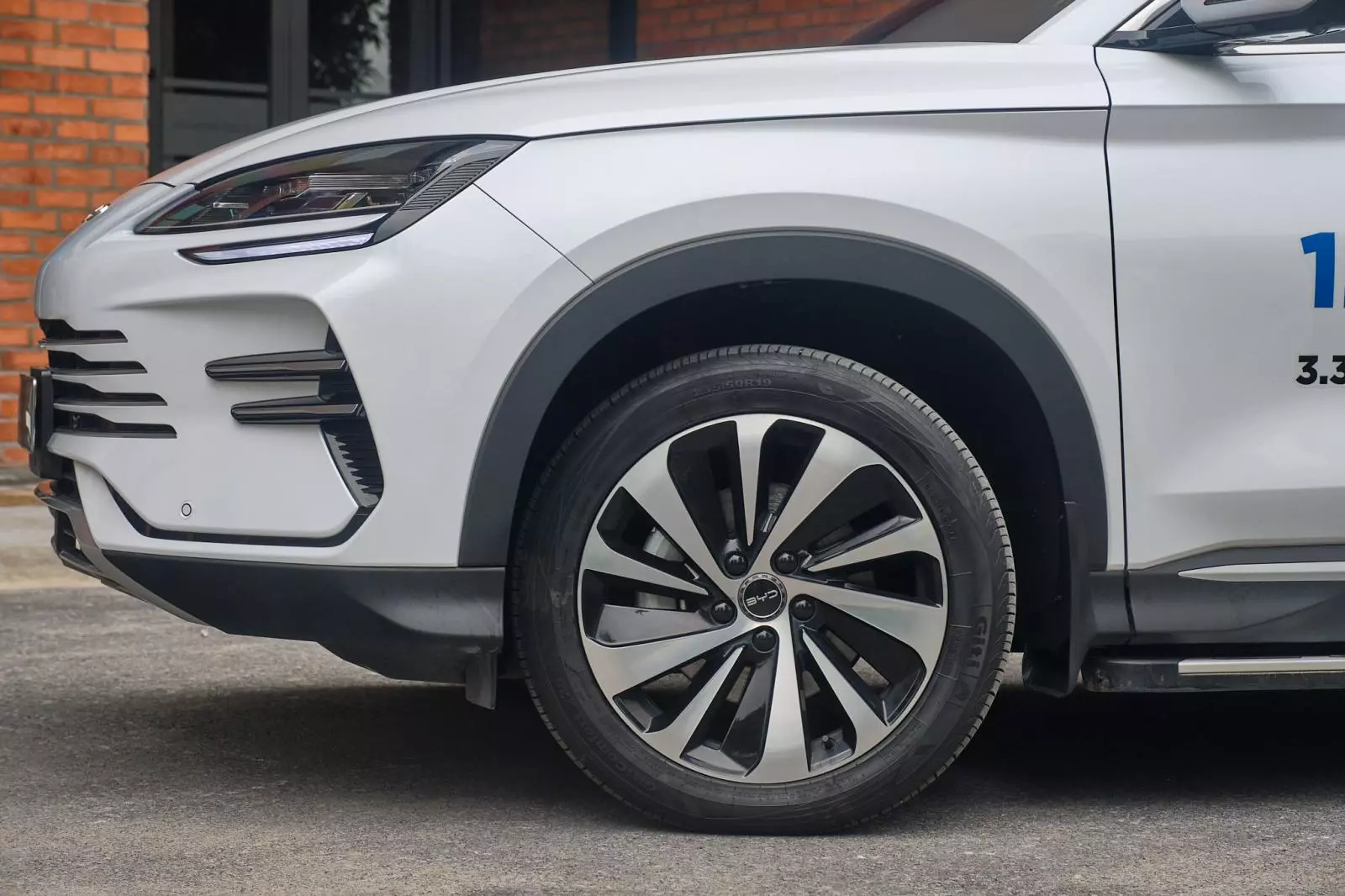 BYD Sealion 6 dài 4.775 mm, rộng 1.890 mm và cao 1.670 mm. Khoảng sáng gầm của xe ở mức 173 mm