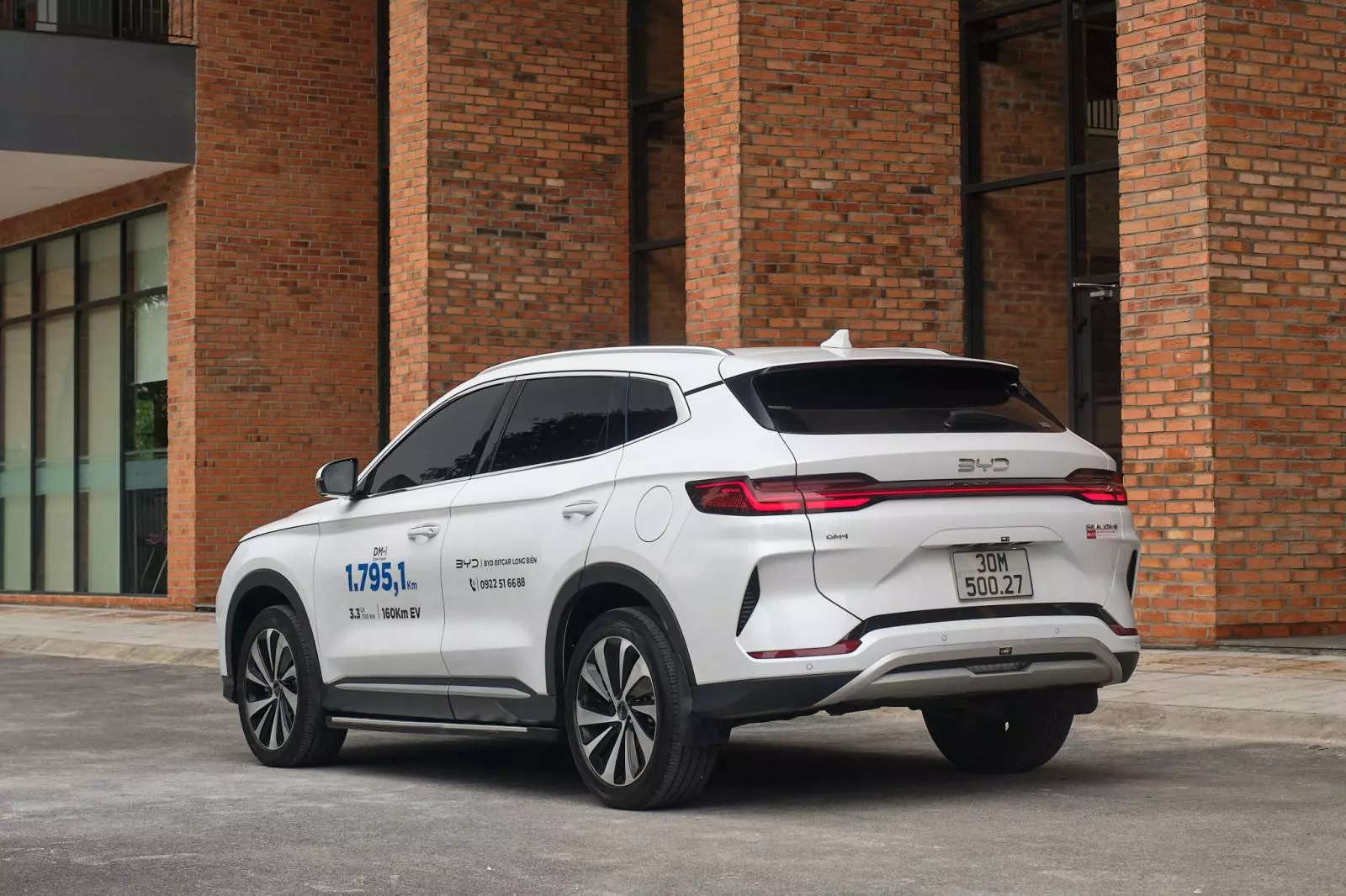 Trong hình là bản tiêu chuẩn (Dynamic) của BYD Sealion 6, nhưng ngoại thất không hề khác biệt so với bản cao cấp (Premium)