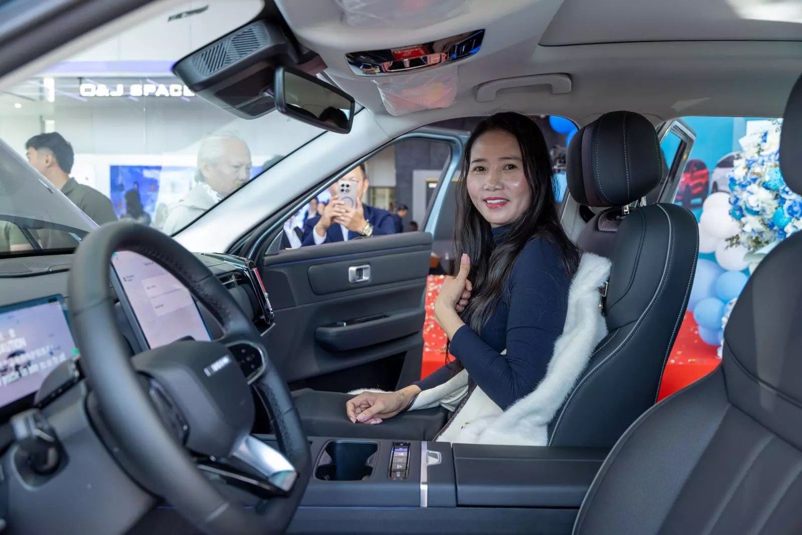 Các dòng xe Omoda & Jaecoo nhận được sự quan tâm lớn từ khách hàng tại sự kiện khai trương1.