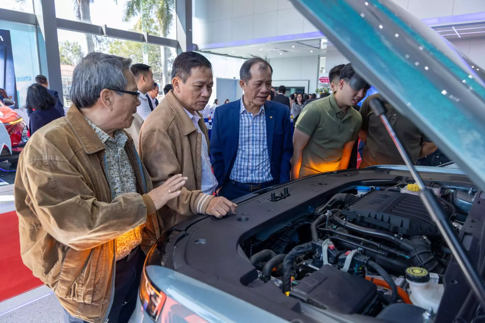 Các dòng xe Omoda & Jaecoo nhận được sự quan tâm lớn từ khách hàng tại sự kiện khai trương.