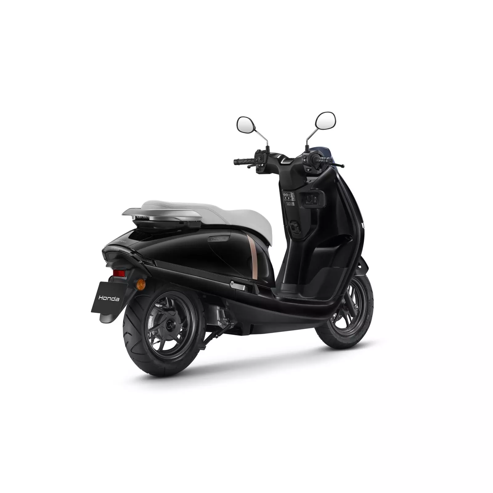 Cốp xe dung tích 26 lít rộng rãi .