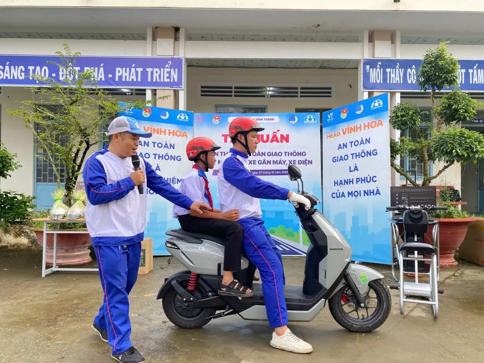 HEAD Vĩnh Hòa 1 đào tạo kiến thức tham gia giao thông.