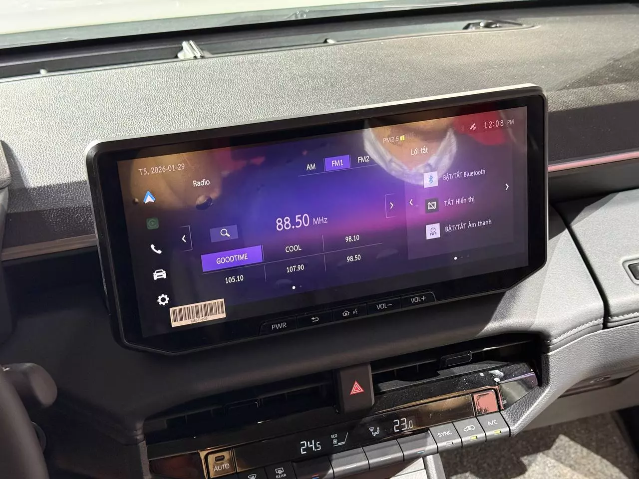 m&agrave;n h&igrave;nh trung t&acirc;m 12,3 inch.