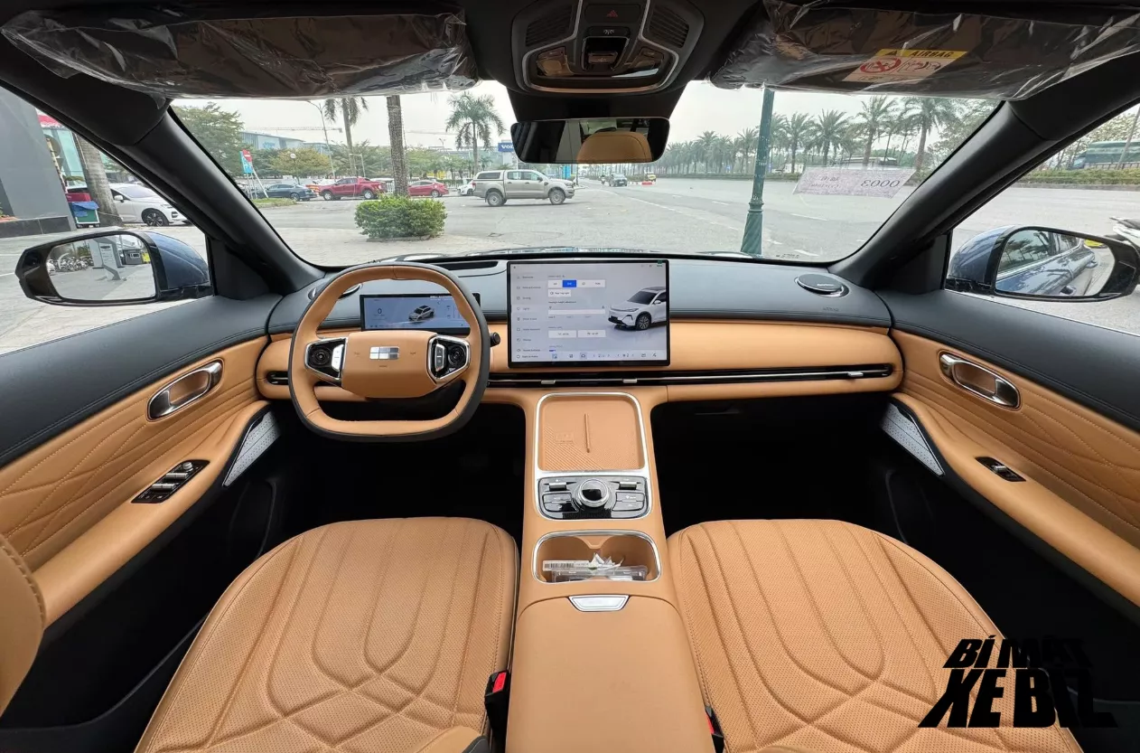 Khoang lái Geely EX5 EM-i .