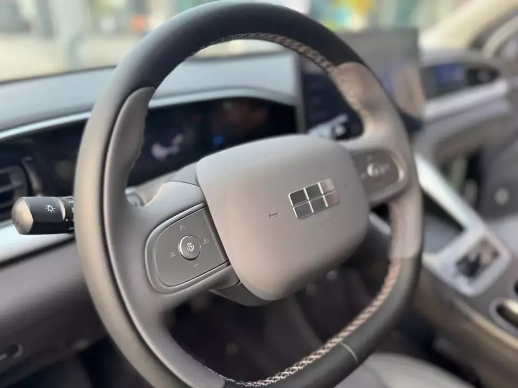 Động cơ điện trên Geely EX2 cho công suất tối đa 114 mã lực.