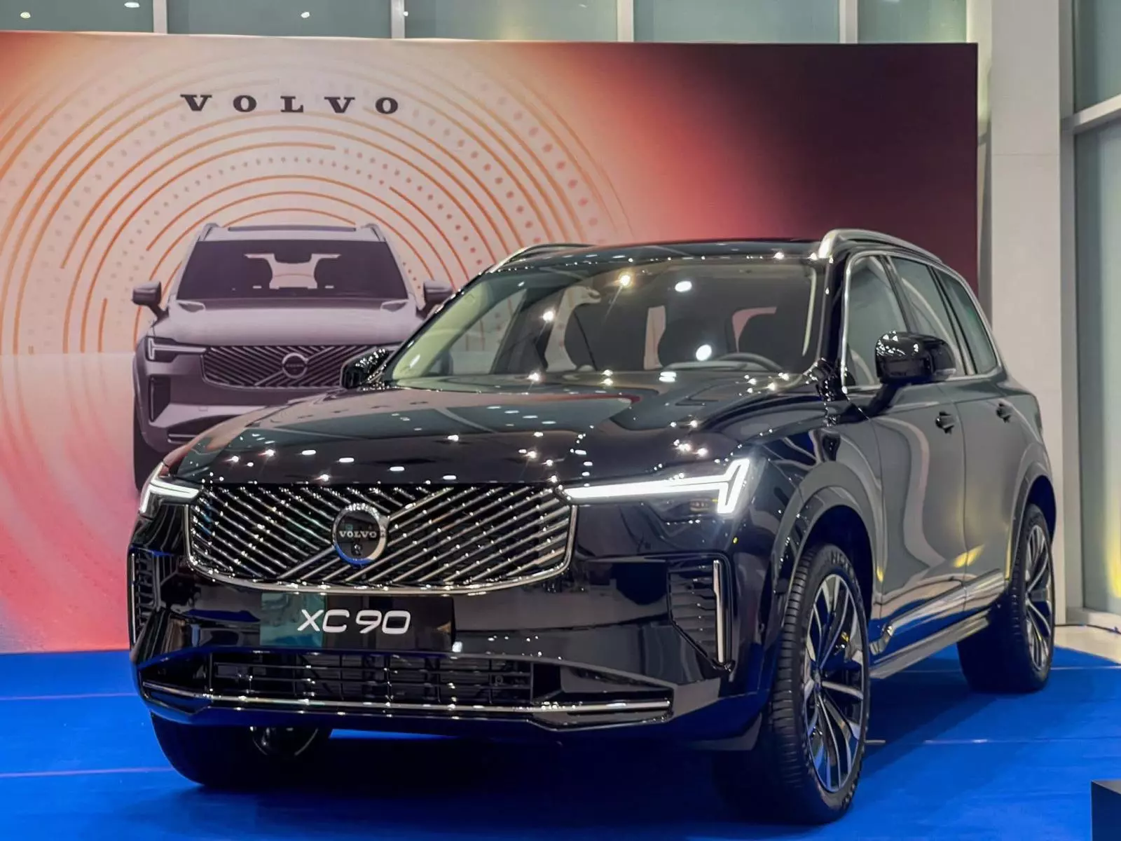 CHI PHÍ LĂN BÁNH ĐẦY ĐỦ CỦA MẪU XE SANG VOLVO XC90 TẠI VIỆT NAM