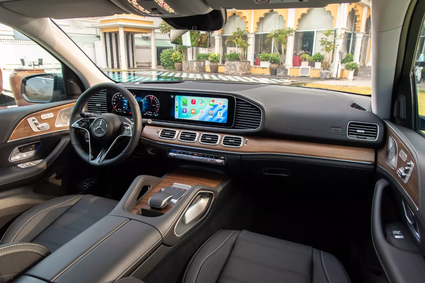 Nội thất Mercedes-Benz GLE 400 e 4MATIC.