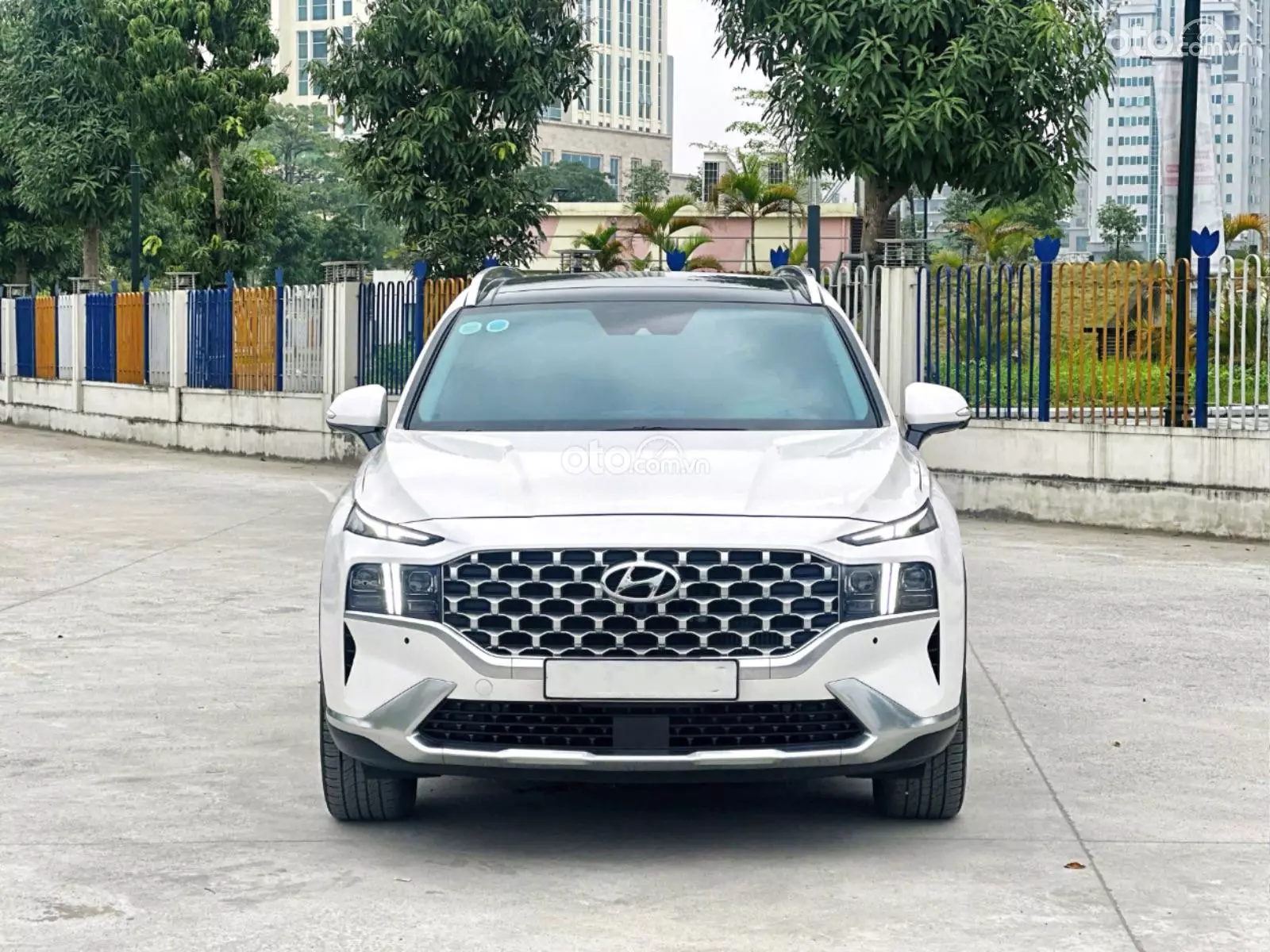 Đánh giá Hyundai Santa Fe: Cách âm tiệm cận xe sang, hybrid không quá tiết kiệm